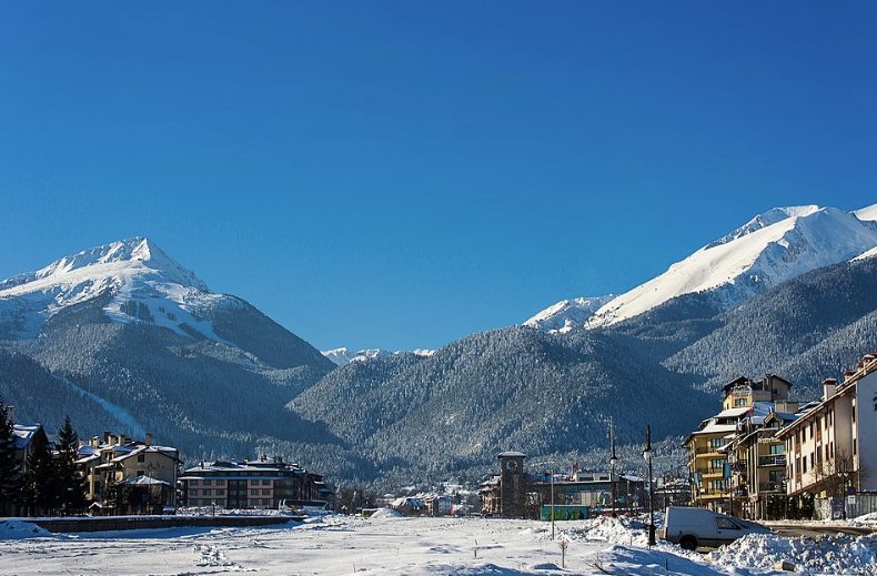 Изглед към снежно Банско