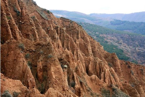 Стобски пирамиди