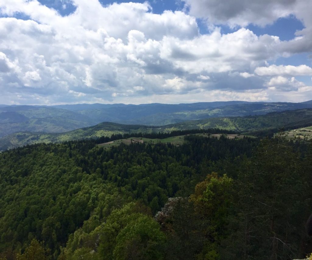 красив изглед от Пашови скали към Родопите