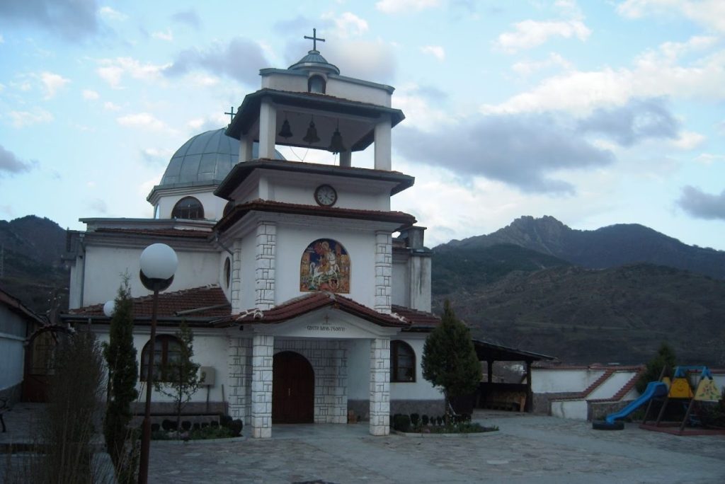 църквата в село Места